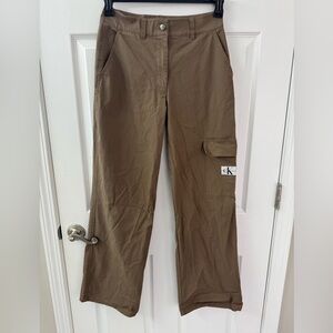 NWOT - Calvin Klein cargo pants W/pocket and logo, size small